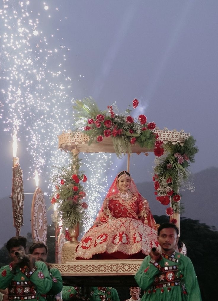 kavyacreatives groom and bride entry (2)
