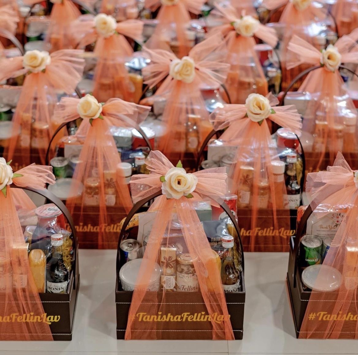 kavyacreatives gust room hamper (10)