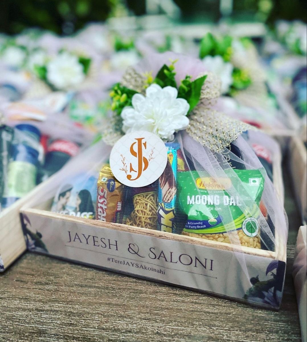 kavyacreatives gust room hamper (13)
