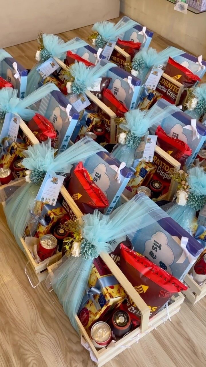 kavyacreatives gust room hamper (2)
