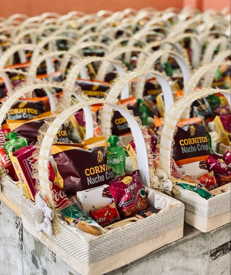 kavyacreatives gust room hamper (7)